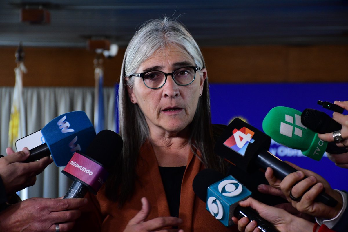 Autoridades del MTOP recibieron a los intendentes departamentales de Montevideo, Mario Bergara, y de Canelones, Francisco Legnani, para dialogar sobre mejoras en el transporte metropolitano🚌
🫱🏻‍🫲🏽Se pretende aunar esfuerzos para construir un sistema de transporte público de