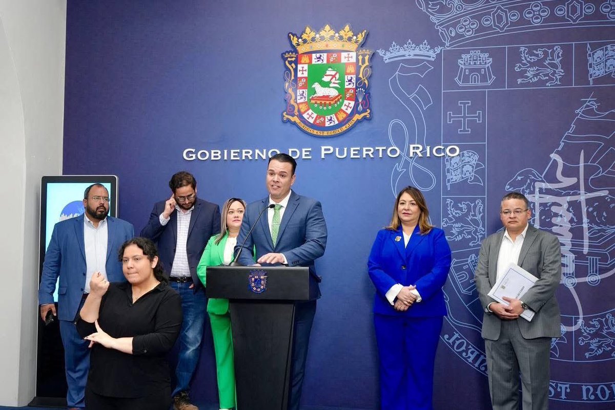 📣 Desde La Fortaleza el secretario de Salud Víctor M. Ramos anuncia:
1️⃣ Facilitan beneficios para adultos mayores y personas con diversidad funcional.
2️⃣ Actualización sobre enfermedades respiratorias.
3️⃣ “Salud en tu Pueblo” en Utuado hasta 7 de junio, servicios gratis.
