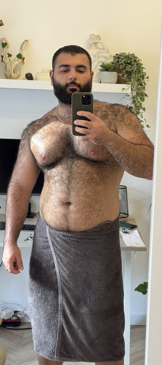 Post gym, post shake, post shower pic. Still wet and waiting to get brushed 🧖🏻‍♂️