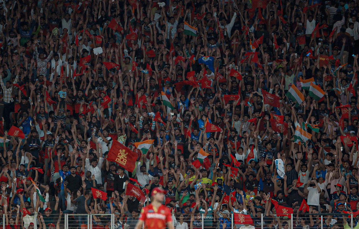 एक भी आरसीबीयन इस ट्वीट को लाइक किए बिना नहीं गुजरा 💖 🙌

18 साल बाद आखिरकार हम जीत गए
आरसीबी ने आईपीएल खिताब जीता
बधाई हो आरसीबी रॉयल चैलेंजर बैंगलोर 🎉

भुवी, यश दयाल, एबीडी
#RCBvsPBKS #RCBvPBKS
#IPLFinal #Viratkohli