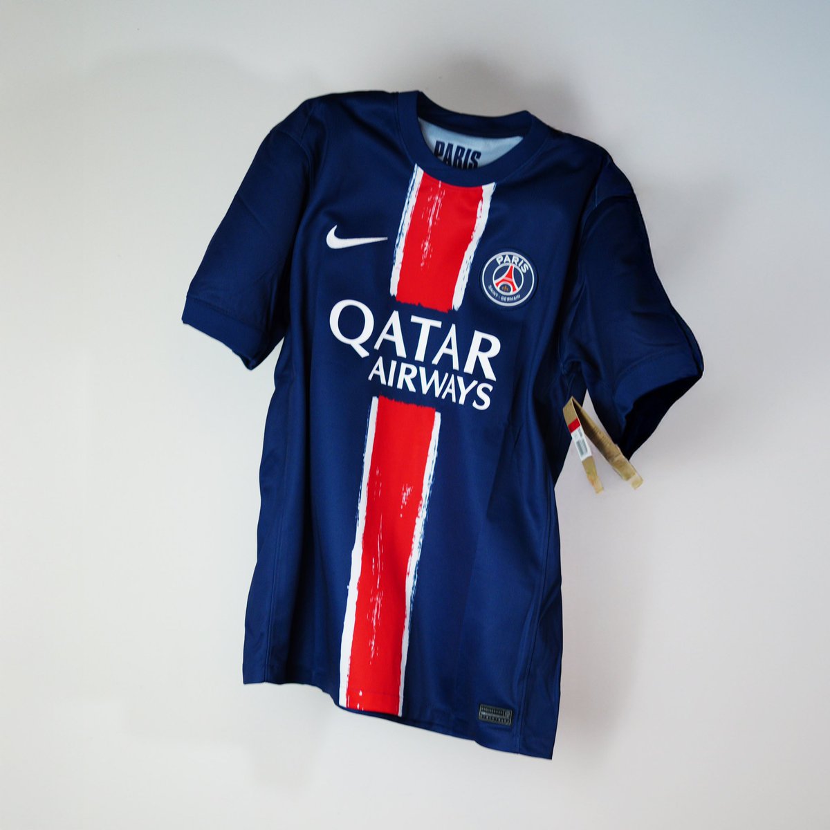 LinkDeal_'s tweet photo. ♥️💙Jeu concours pour fêter la victoire légendaire du PSG 

⭐️Le maillot de la finale de la Ligue des Champions 

Pour participer : 
👉🏼 RT &amp; Like ce post 
👉🏼 Follow @LinkDeal_ 
👉🏼 Tag 2 ami(e)s en commentaire 

Tirage au sort le 08/06/2025 https://t.co/ltxp5CgBj6