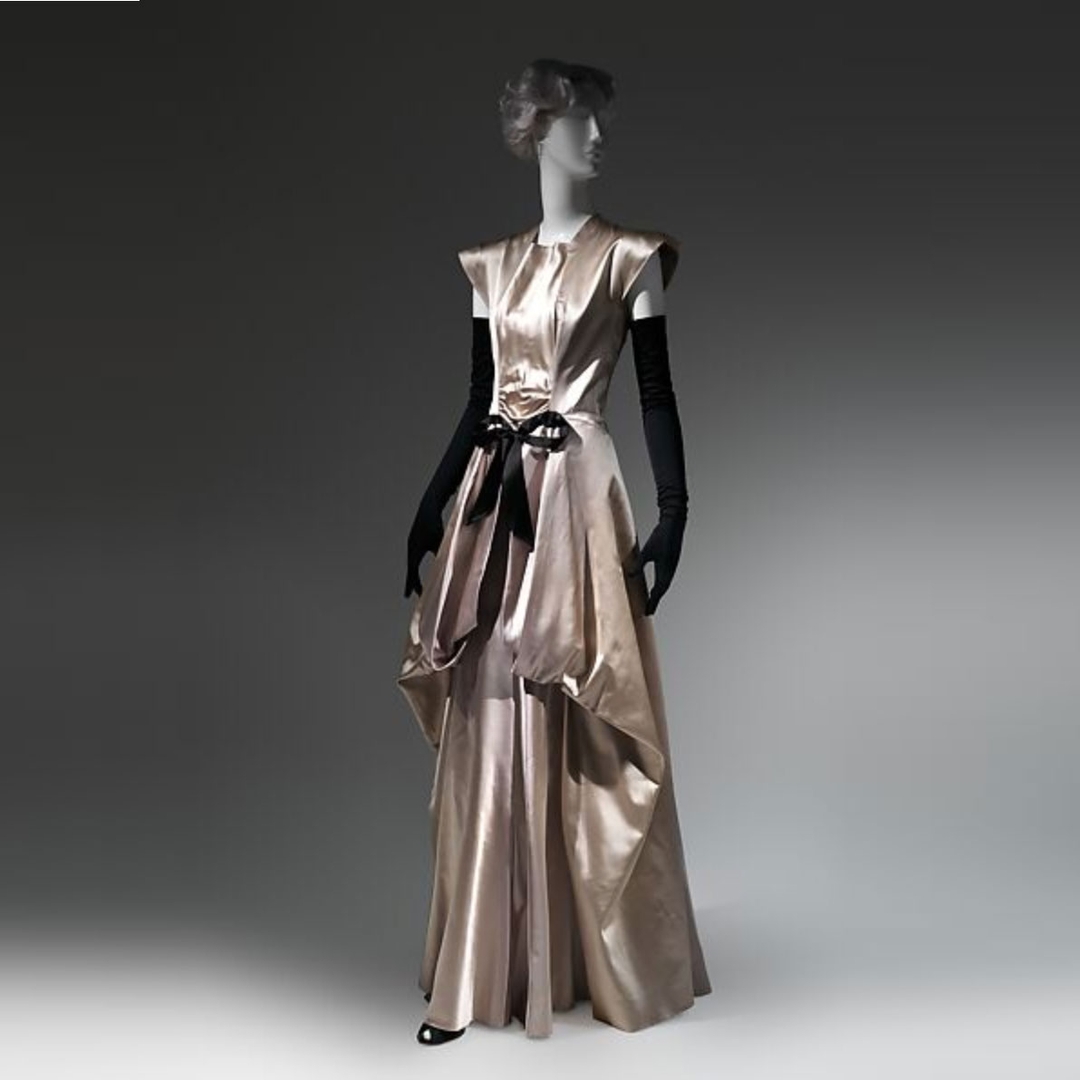Be the queen of everything in this #frockingfabulous metallic beauty by #CharlesJames. #Fashionhistory of 1945, via the Met.