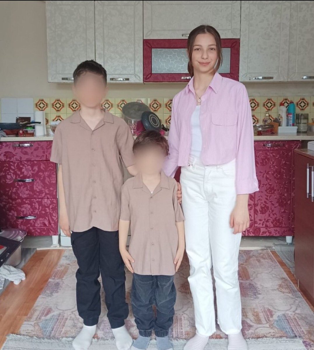 TutsakBebekler's tweet photo. Vicdanlar Uyanmalı!

Mv. Sema Silkin Ün (@SemaSilkin):
“Aklı tutulanlar ve vicdanı kuruyanlar yüzünden, 15 yaşındaki bir kız çocuğu bayram gecesi kefen giydi. Sümeyra��nın annesi Melek Gelir, KHK ile kapatılan bir dershanede öğretmenlik yaptığı için ceza almıştı.”
İnfazPaketinde AdaletArıyoruz