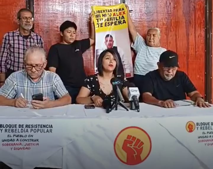 Diario Co Latino (@diariocolatino) on Twitter photo El <a href="/Bloque_RP/">Bloque de Resistencia Y Rebeldía Popular</a> lamentó que, en un acto tan simbólico como el de cumplir un año más de gestión de la administración pública, el gobierno de <a href="/nayibbukele/">Nayib Bukele</a> no rindió cuentas y se dedicó más bien a atacar las voces que están señalando los graves retrocesos. El <a href="/Bloque_RP/">Bloque de Resistencia Y Rebeldía Popular</a> lamentó que, en un acto tan simbólico como el de cumplir un año más de gestión de la administración pública, el gobierno de <a href="/nayibbukele/">Nayib Bukele</a> no rindió cuentas y se dedicó más bien a atacar las voces que están señalando los graves retrocesos.