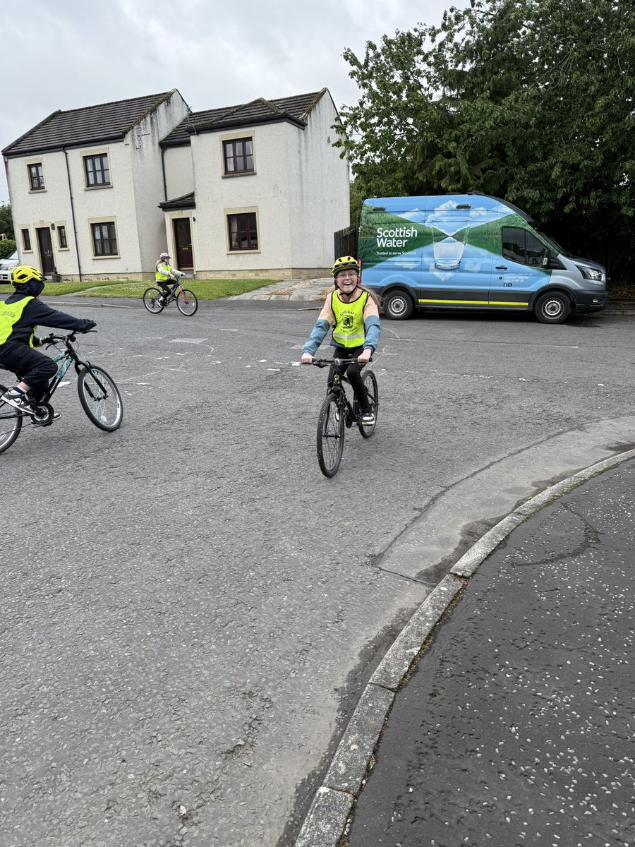 minishant_ps's tweet image. 🚲 Bikeability Session 3 ✅
Today we recapped key skills and practiced turning left and right from junctions with confidence and control! Great effort from everyone – teamwork and focus all the way! 👏💛 #Bikeability #CycleSafety