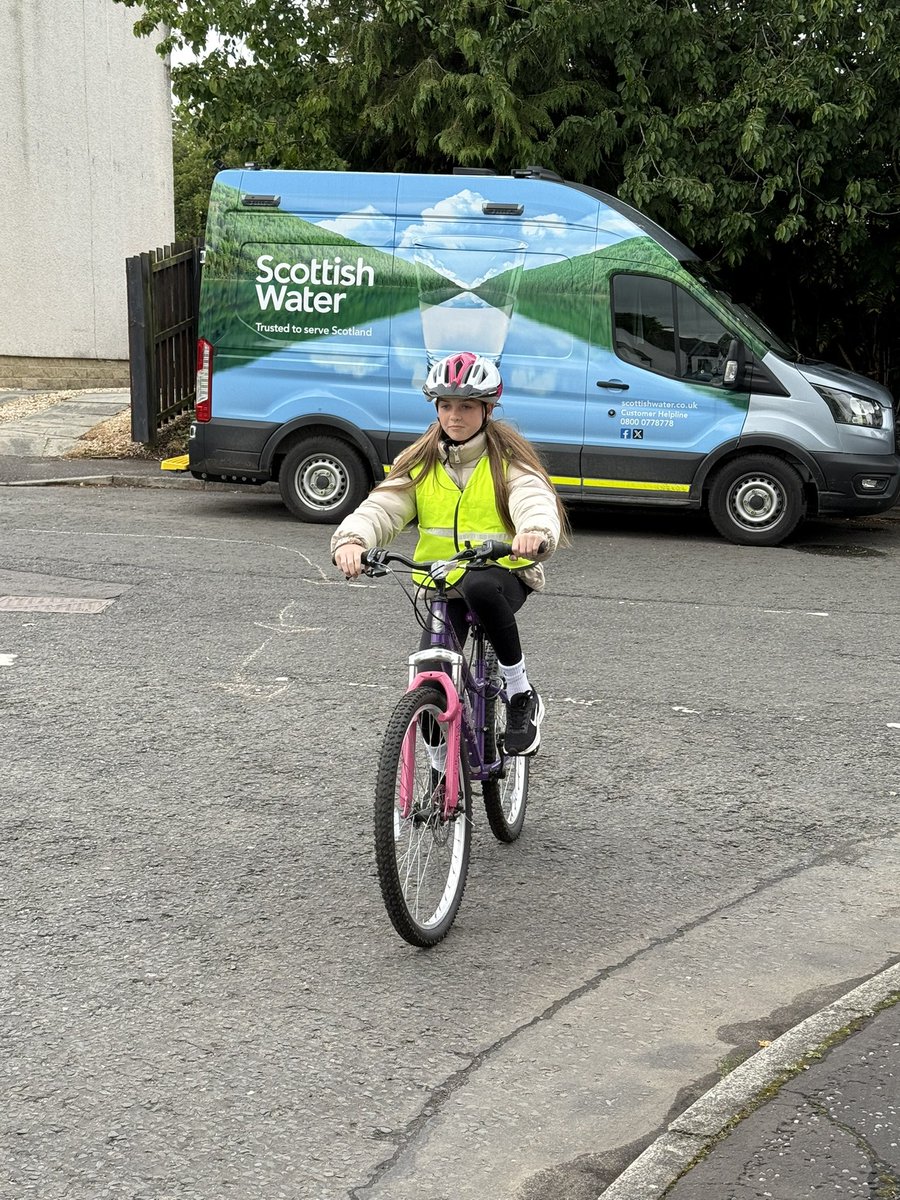 minishant_ps's tweet image. 🚲 Bikeability Session 3 ✅
Today we recapped key skills and practiced turning left and right from junctions with confidence and control! Great effort from everyone – teamwork and focus all the way! 👏💛 #Bikeability #CycleSafety