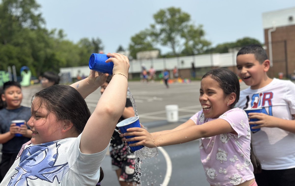 CaraGrant11's tweet image. ☀️Fun times at
Field Day!
Thanks 😊 Mr. Bremerman 
&amp;amp; all who made the event possible for the students!

@MCPS 
@MCPSHPE 
@SHAPEAmerica 
@AguilarCSL
