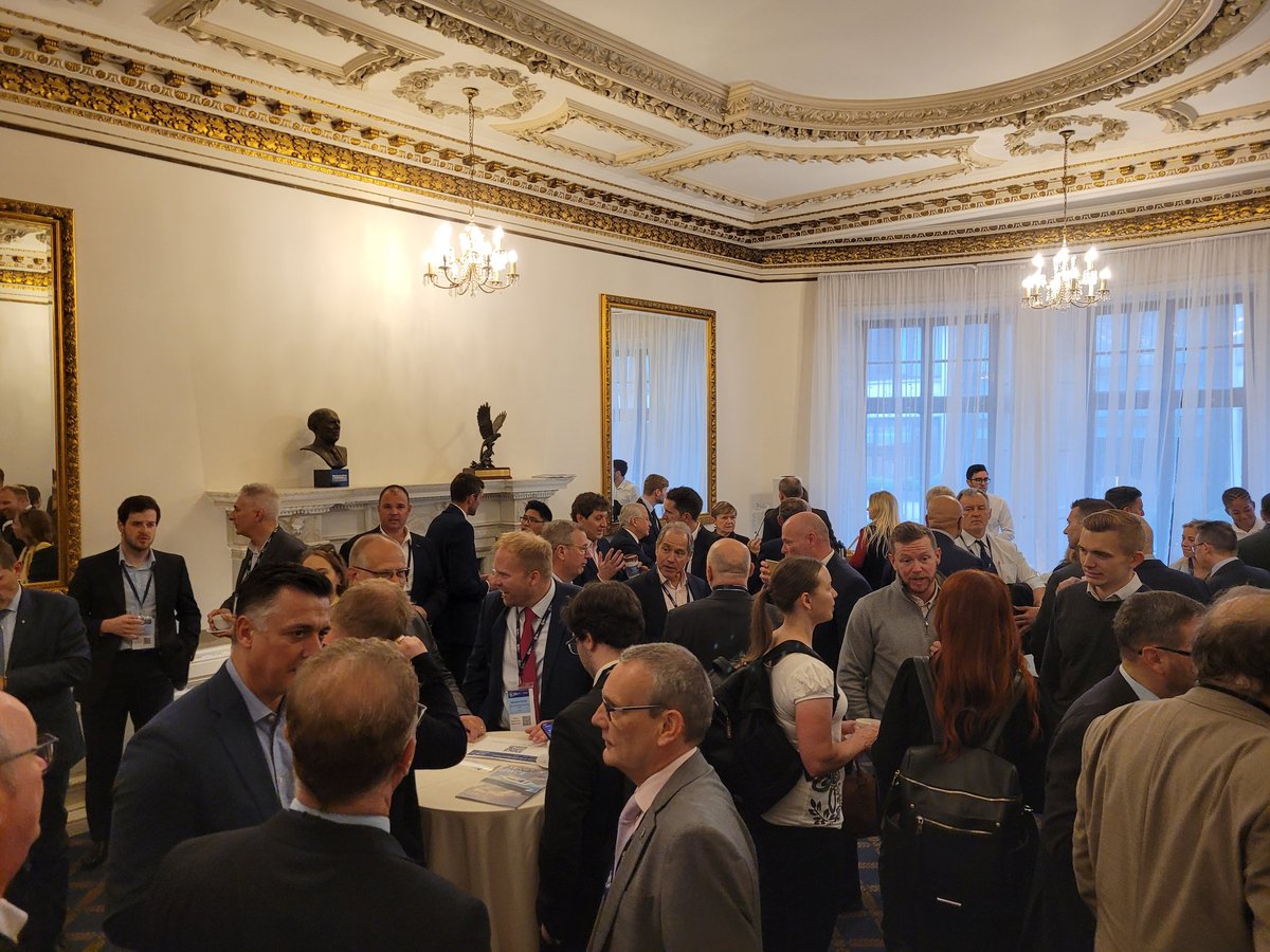 "I joined to be part of a prestigious global network of aerospace professionals." New MRAeS NATASHA DUNKINSON on why she joined the Royal Aeronautical Society #avgeek ow.ly/MiT350W3hhg