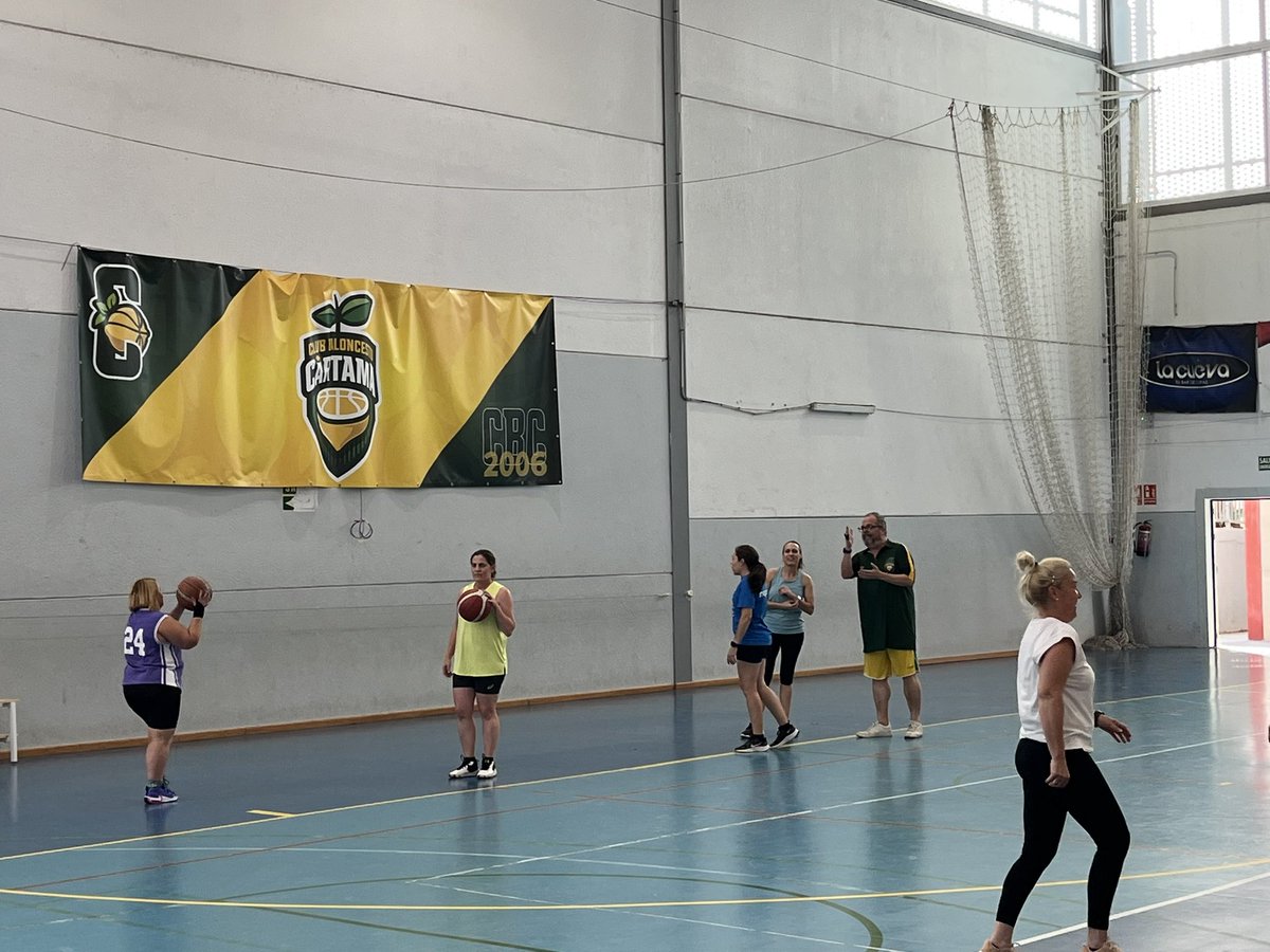 +35 FEMENINO Tuvieron su primera toma de contacto con el entrenador. Son muchas las que quieren participar y jugar con el equipo, si estás interesada te esperamos!!! Os recordamos que estamos de PUERTAS ABIERTAS!!! #CrecemosContigo #CBC #BaloncestoCártama