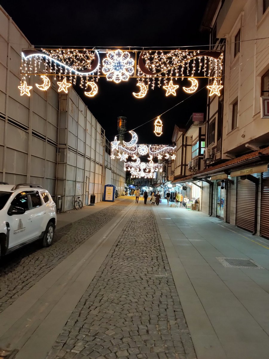 GUNDEMKNY's tweet photo. Arefe gününe bir gün var, saat 21:00 ve Aziziye caddesi, bedesten bomboş, bu nedir Allah aşkına https://t.co/fipqBZGJOU