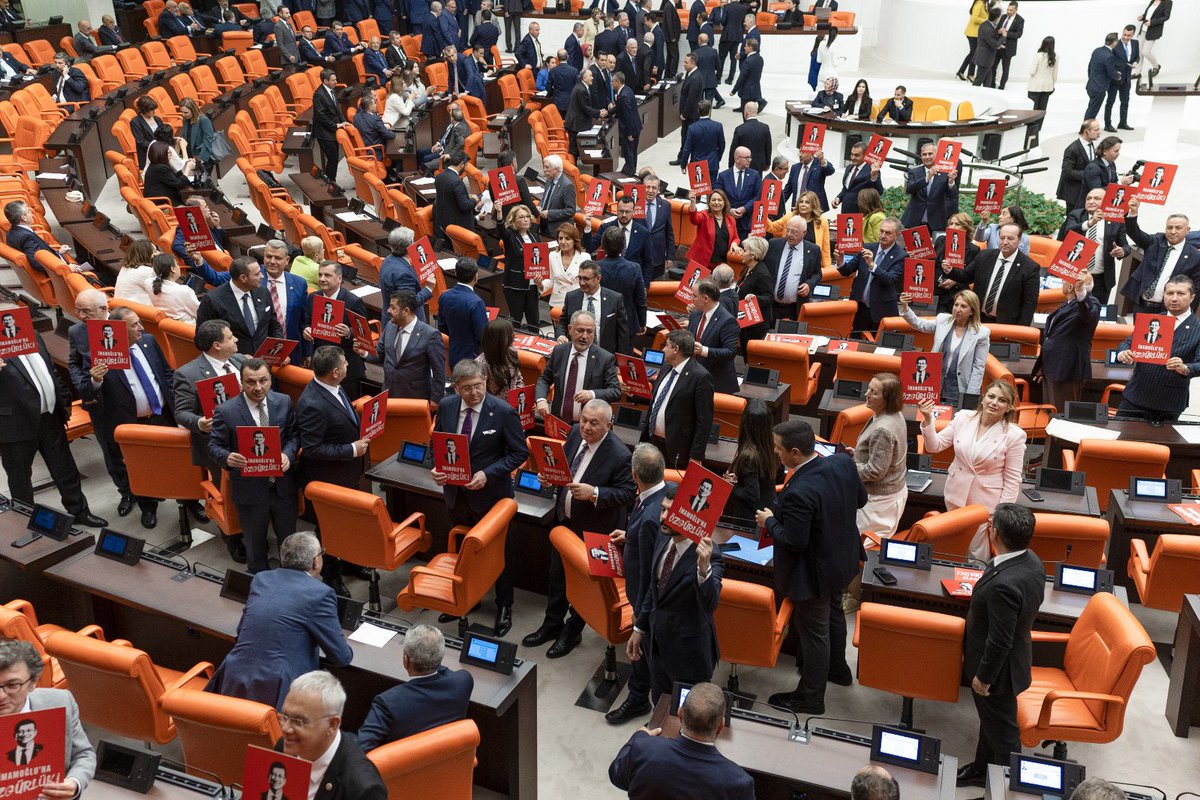 ŞEREF ARPACI (@seref_arpaci) on Twitter photo TBMM Genel Kurulu’nda ikinci devre Meclis Başkanlığı seçimlerinde partimizin adayı Artvin Milletvekilimiz Uğur Bayraktutan için oyumuzu kullandık. 
Cumhurbaşkanı adayımız Ekrem İmamoğlu’nu doğum gününde birkez daha andık, “İmamoğlu’na Özgürlük” dövizlerini açtık.
Elbet hak TBMM Genel Kurulu’nda ikinci devre Meclis Başkanlığı seçimlerinde partimizin adayı Artvin Milletvekilimiz Uğur Bayraktutan için oyumuzu kullandık. 
Cumhurbaşkanı adayımız Ekrem İmamoğlu’nu doğum gününde birkez daha andık, “İmamoğlu’na Özgürlük” dövizlerini açtık.
Elbet hak