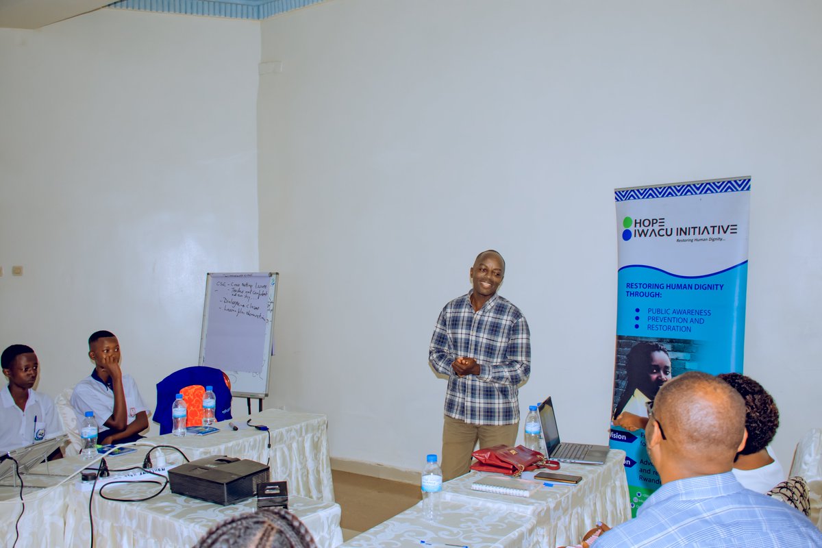 Ku bufatanye bw'Akarere <a href="/makewayprogram/">Make Way Alliance Rwanda</a> , <a href="/NUDOR_Rw/">NUDOR</a> na <a href="/HIwacu/">hope_iwacu</a> kuri diplomat hotel Nyagatare hakorewe ibiganiro bigamije kurebera hamwe ibyakozwe n'umushinga wa <a href="/makewayprogram/">Make Way Alliance Rwanda</a>, ugiye kuzasoza ibikorwa byawo muri uyu mwaka.  1/2