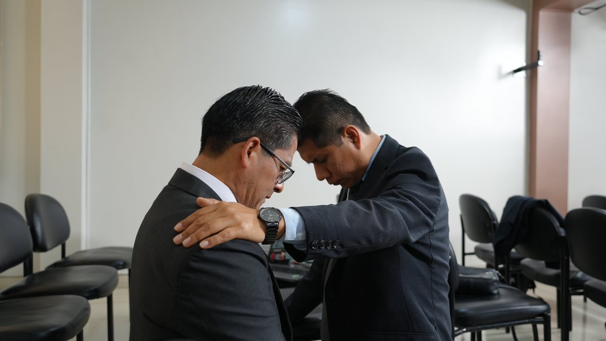 Momentos de oración, base esencial en la #JuntaPlenariaMiCOP. La líder del Ministerio de la Mujer, Ruth Díaz, guió este espacio invitando a buscar la mayor bendición del cielo #PromesaVIVA #RID