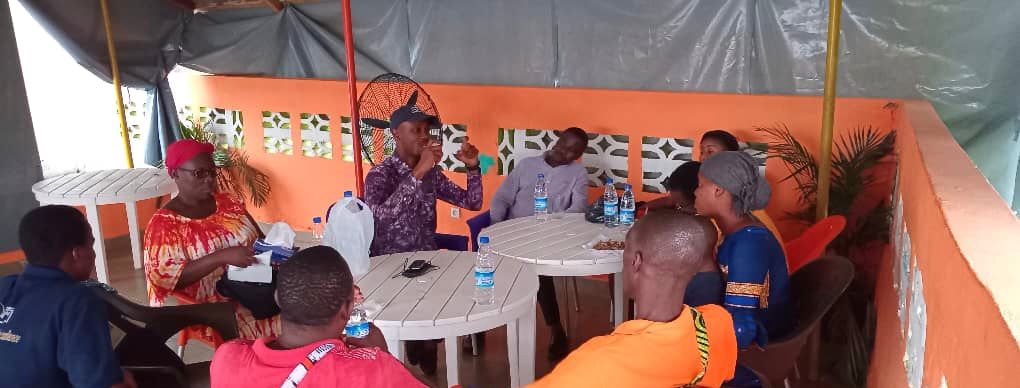 adcotedivoire's tweet image. Gagnoa bouge pour la #SENEC2025 🔥
Des quartiers Soleil à Dioulabougou, ADCI mobilise les quartiers pour l’An 1.

🎙 Le Sécrétaire Citoyen Communal Bley appelle à l’engagement, partout, pour les 12, 13, 14 juin à #Yamoussokro. 

#ADCI #An1ADCI #SociétéDeConfiance