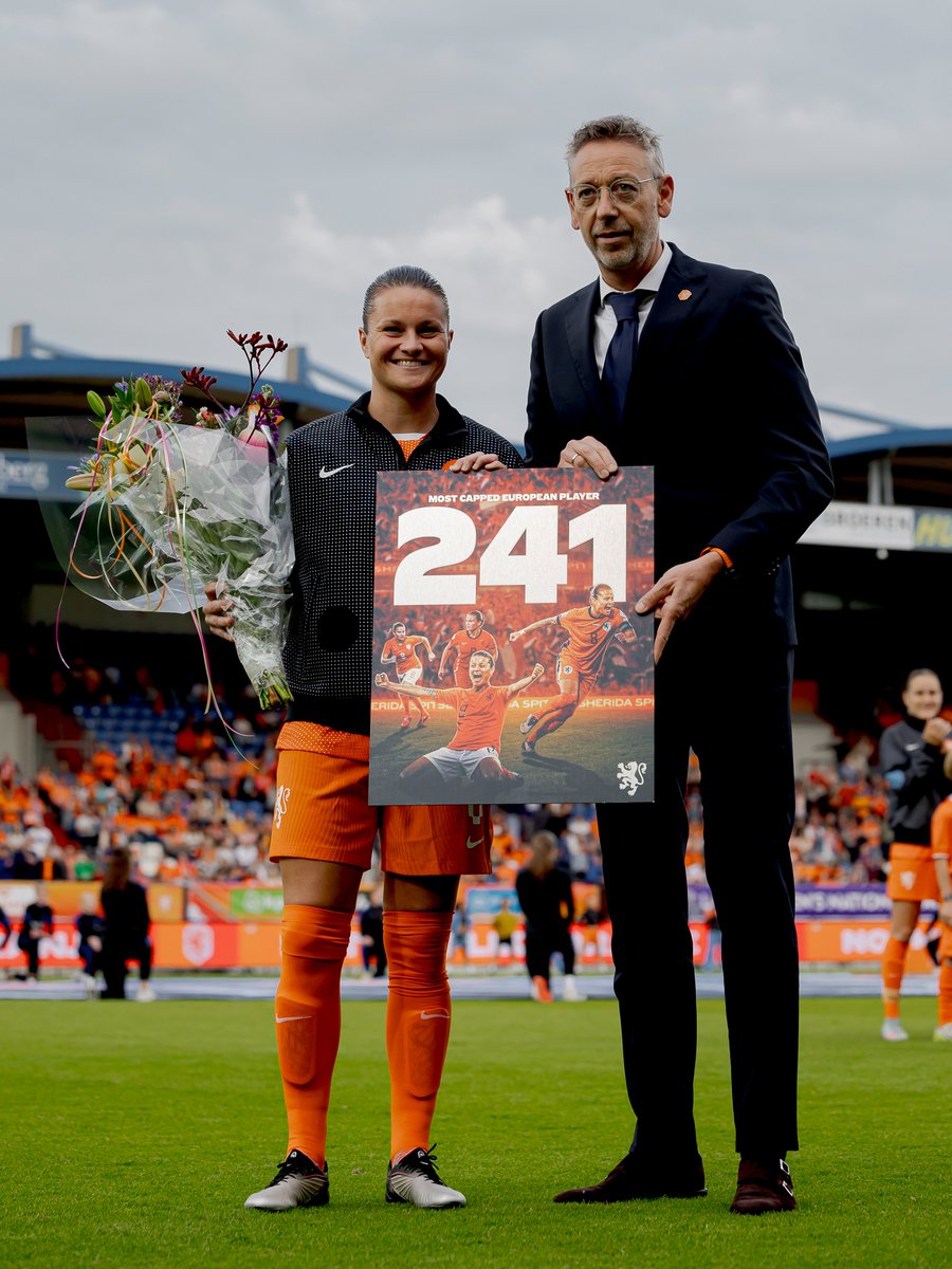 OranjeLeeuwinnen tweet media