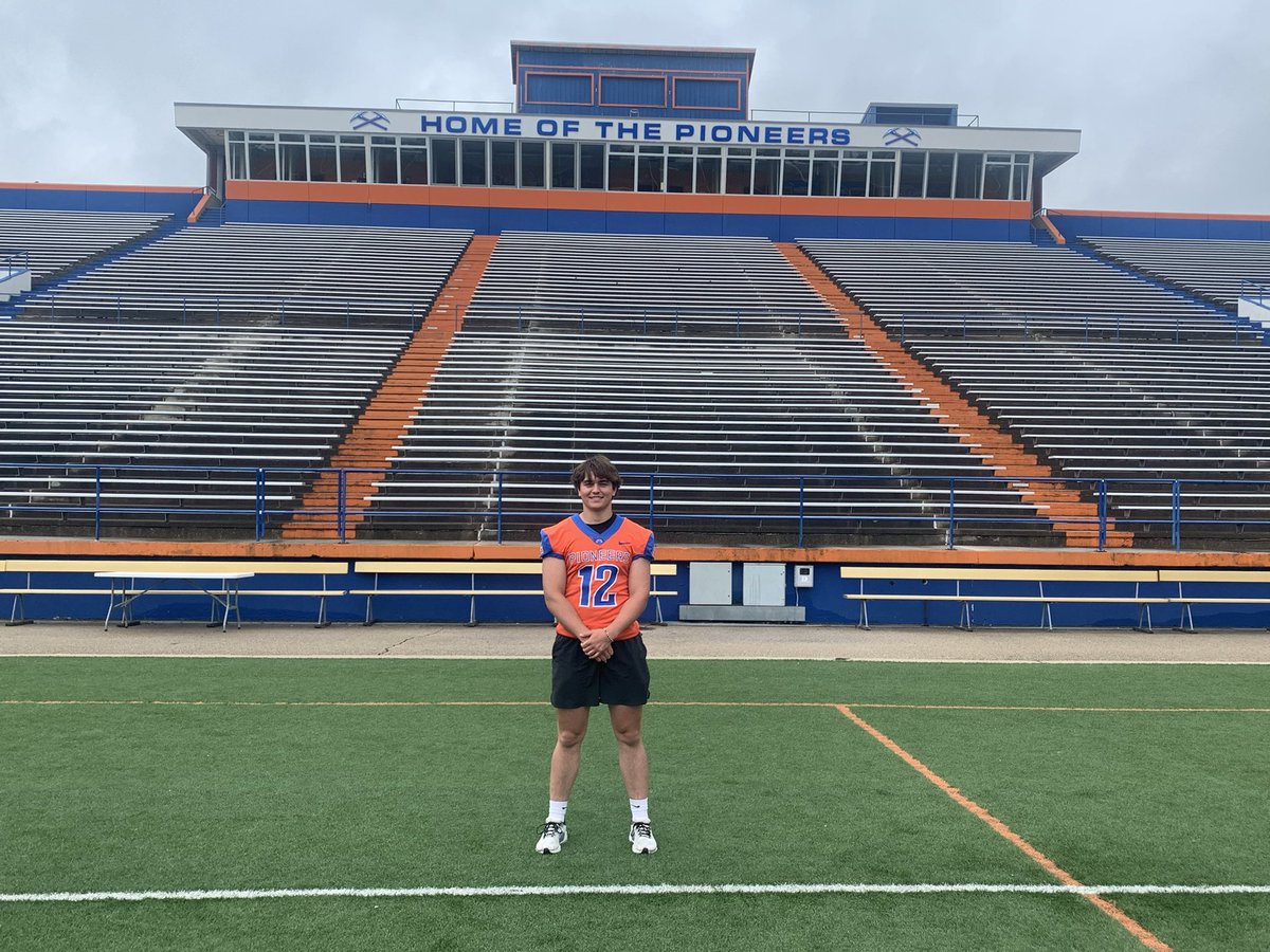 Vance Hathaway (@vhathaway84) on Twitter photo Had a great time learning about <a href="/UWPlattFootball/">UW-Platteville Football</a> and there program! I look forward to continuing to build a relationship, and hope to get back out sometime soon!
#swingtheaxe
<a href="/Ryan_Munz/">Ryan Munz</a> <a href="/shackelford3_/">Nathan Shackelford</a> <a href="/Coach_Fryar/">Blake Fryar</a> <a href="/CoachR_Bailey/">Ryley Bailey</a> Had a great time learning about <a href="/UWPlattFootball/">UW-Platteville Football</a> and there program! I look forward to continuing to build a relationship, and hope to get back out sometime soon!
#swingtheaxe
<a href="/Ryan_Munz/">Ryan Munz</a> <a href="/shackelford3_/">Nathan Shackelford</a> <a href="/Coach_Fryar/">Blake Fryar</a> <a href="/CoachR_Bailey/">Ryley Bailey</a>