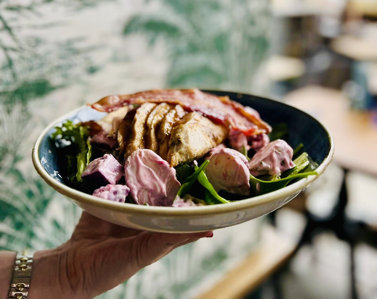 We couldn’t leave out the Jersey royals 🥔 from our delicious grilled chicken salad 🥗

Come and taste all our seasonal salads made for all appetites and flavours 🐟🍗🌿

#saladlover #youngspubs #seasonal
