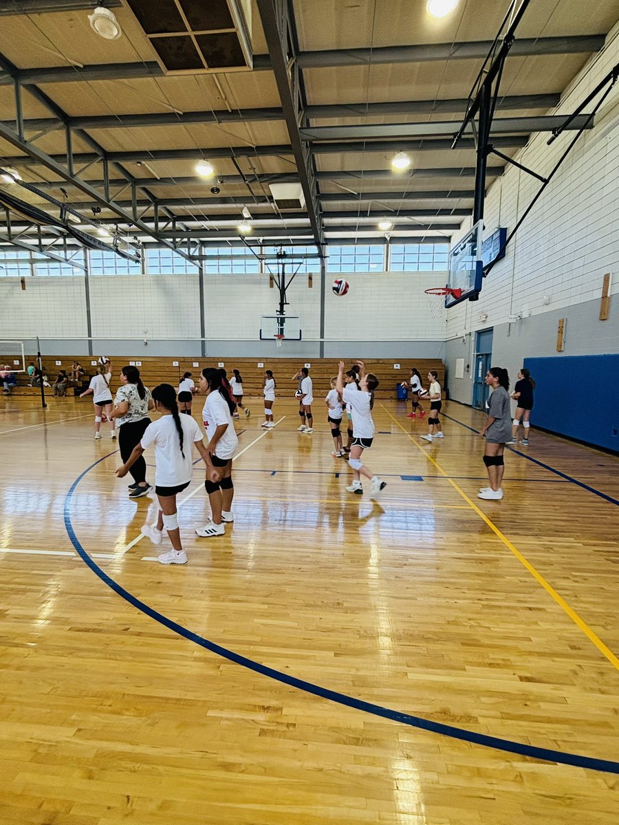 YWLA first-ever volleyball camp was a huge success for day one!
Thanks to the energy, effort, and enthusiasm of our campers!!
#VolleyballCamp2025♟️🏐