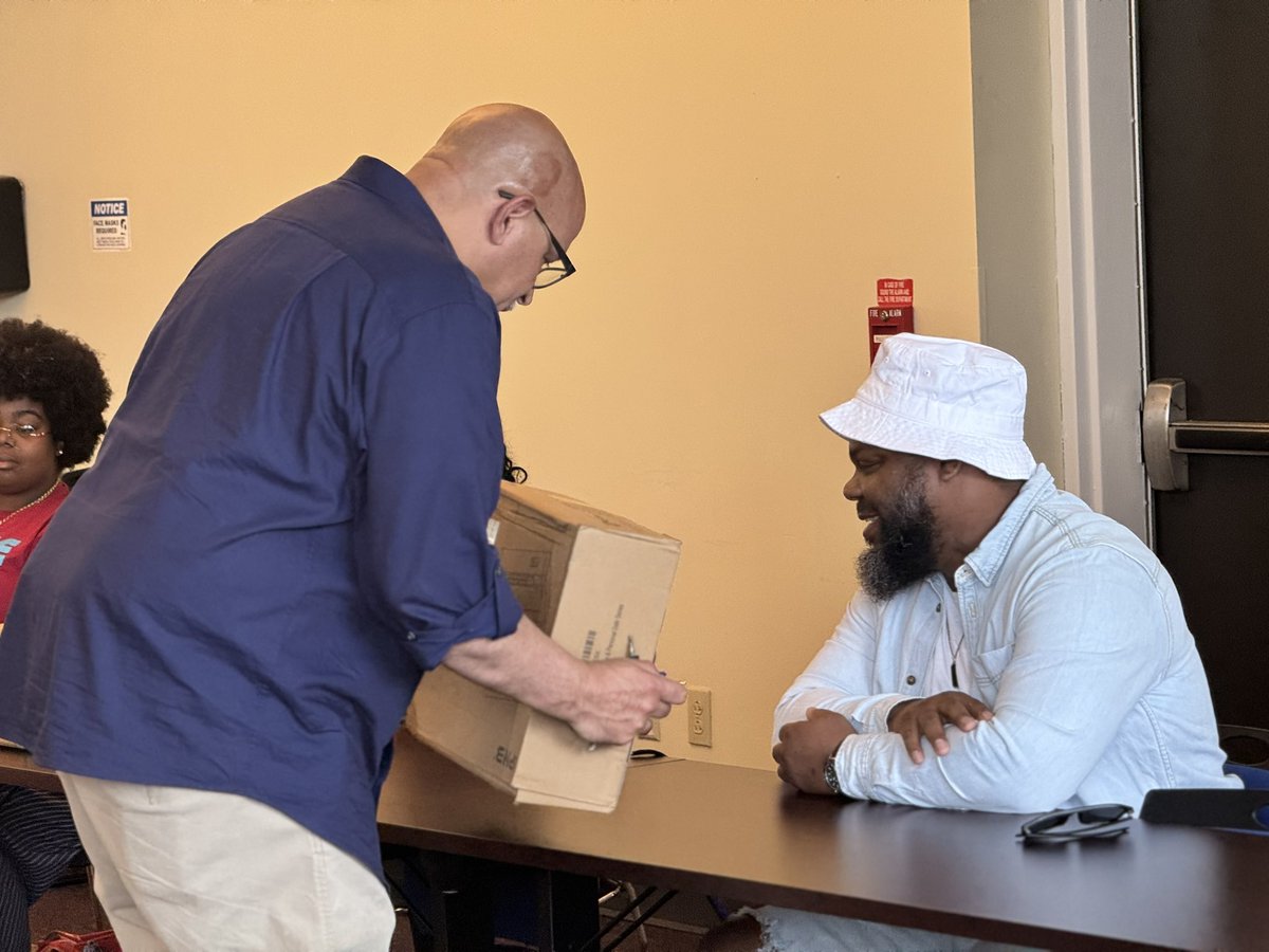 PPDInspJThomas's tweet image. Grateful for today’s successful Gun Safe Workshop!
A huge thank you to Scott Charles, Outreach Manager for Temple University Hospital, and Melany Nelson from Northwest Victims Services for hosting such an impactful event.