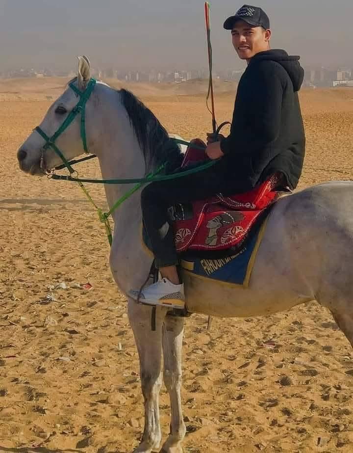 ذكرى استشهاد أوّل العابرين، وطليعةُ جُند المؤمنين..

في نعيم الله ورضوانه يا محمد ❤️