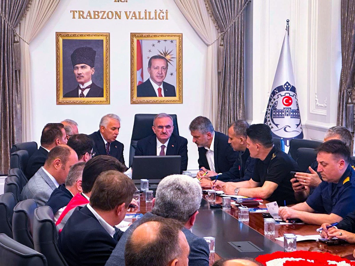 📍Trabzon Valiliği

Trabzon Valisi, AFAD Başkan Yardımcısı, Büyükşehir Belediye Başkan Vekili ve ilgili kurum yetkilileriyle birlikte, Ortahisar ve Akçabat ilçelerinde meydana gelen sel felaketine ilişkin koordinasyon toplantımızı gerçekleştirdik.