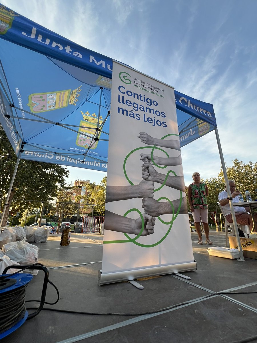 🎊 De todas las fotos, estas son las que mejor representa al pueblo de #Churra, generoso, solidario y muy unido.
Esta vez ha sido por la lucha contra el cáncer. <a href="/ContraCancerEs/">Asociación Española Contra el Cáncer</a> 

1.400 €… 1.400 gracias.
Podéis estar muy orgullosos.

¡Estamos en fiestas!

💫 #ChurraAvanza