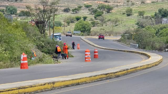PoderNoticiaPue's tweet image. 🌱 Senderos de Paz llega a #TecalideHerrera 🌿 || De la mano del gobernador @armentapuebla_, avanza la recuperación de espacios públicos.
🧹 El programa ya se implementa en la carretera Tecali–Puebla, promoviendo entornos más seguros y limpios.

@Gob_Puebla 

#PoderNoticia…