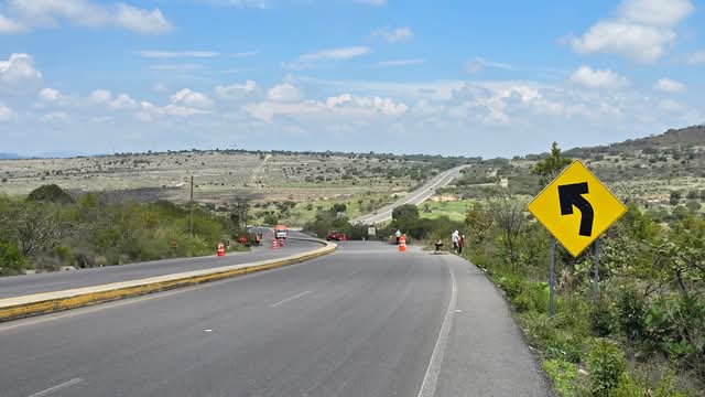 PoderNoticiaPue's tweet image. 🌱 Senderos de Paz llega a #TecalideHerrera 🌿 || De la mano del gobernador @armentapuebla_, avanza la recuperación de espacios públicos.
🧹 El programa ya se implementa en la carretera Tecali–Puebla, promoviendo entornos más seguros y limpios.

@Gob_Puebla 

#PoderNoticia…
