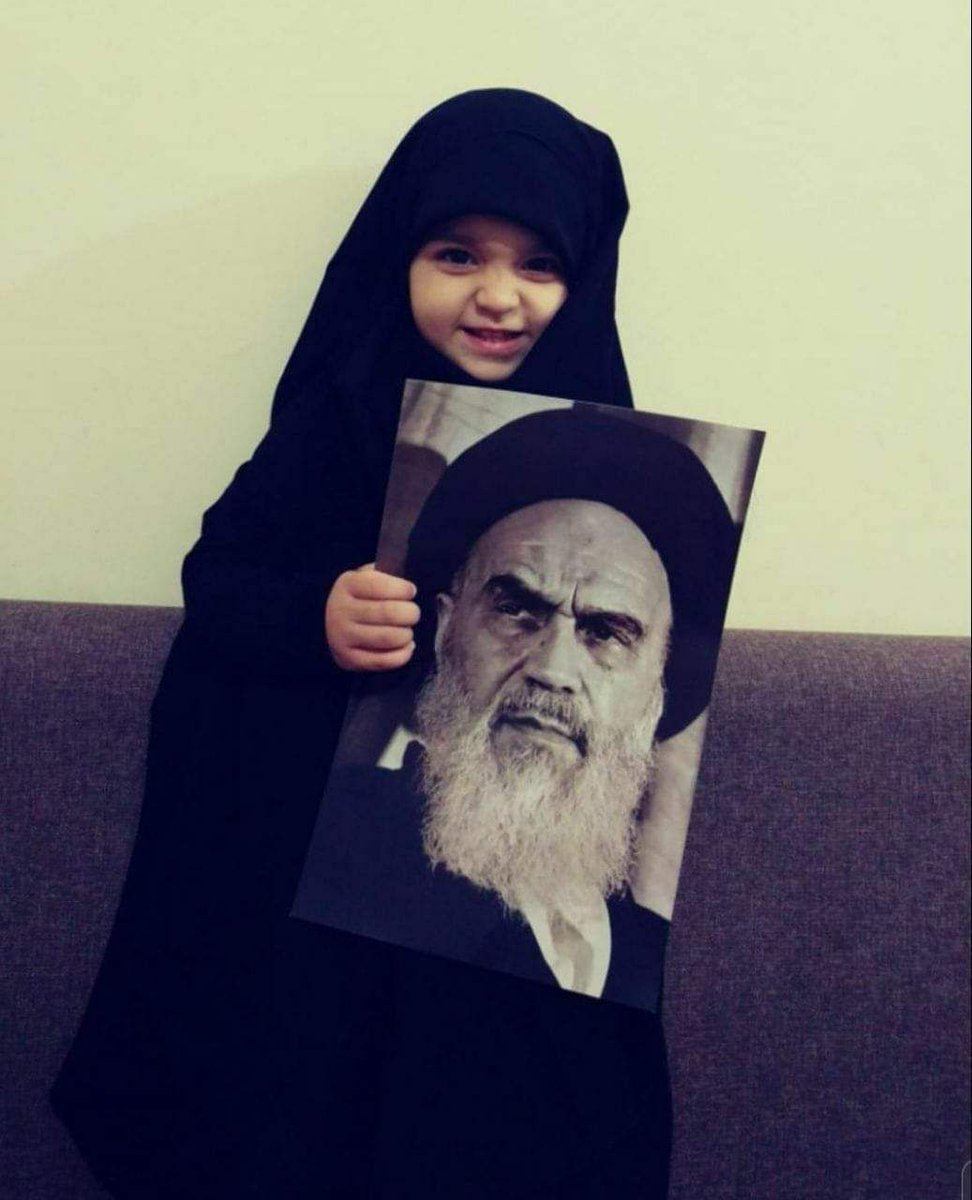 الحمدلله که سرِ سفره انقلاب نشسته‌ایم و انقلاب ما به برکت رهنمودهای امام (ره) جهانی شد.
#امام_امید
#خورشید_حوزه