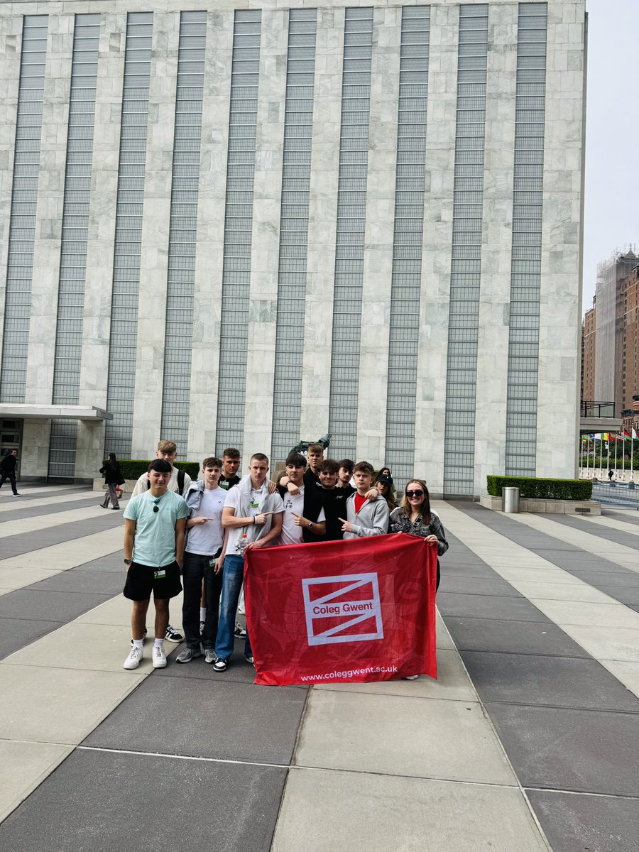 _thomas_jones4's tweet image. A wonderful week in NYC with a great group of students. From Central Park, the Summit, the UN, Statue of Liberty and an architectural tour, we covered it all. 

Great time had by all! @coleggwent @JoelMorgan81 @NicGatesman