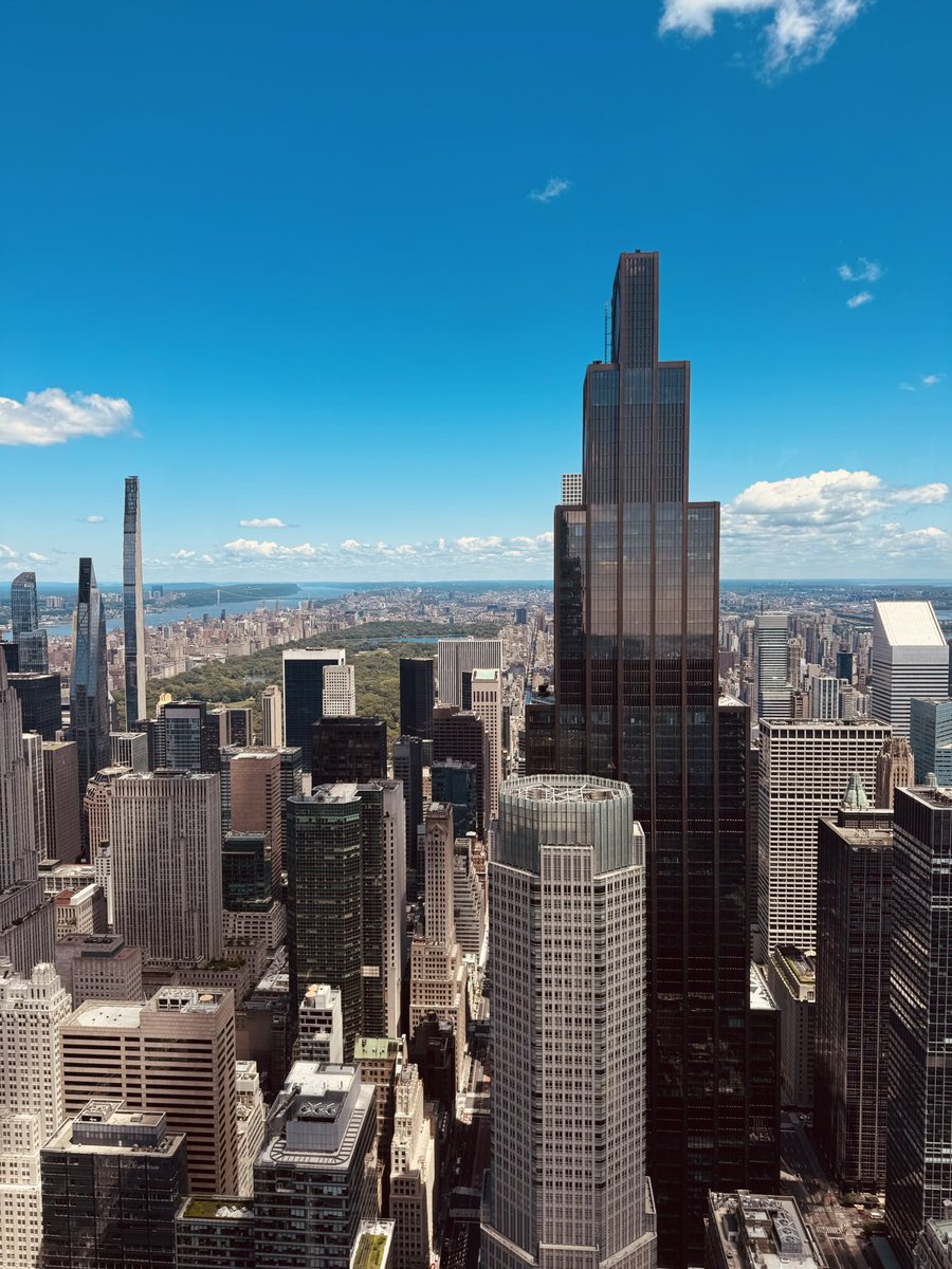 _thomas_jones4's tweet image. A wonderful week in NYC with a great group of students. From Central Park, the Summit, the UN, Statue of Liberty and an architectural tour, we covered it all. 

Great time had by all! @coleggwent @JoelMorgan81 @NicGatesman