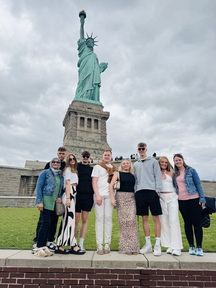 _thomas_jones4's tweet image. A wonderful week in NYC with a great group of students. From Central Park, the Summit, the UN, Statue of Liberty and an architectural tour, we covered it all. 

Great time had by all! @coleggwent @JoelMorgan81 @NicGatesman