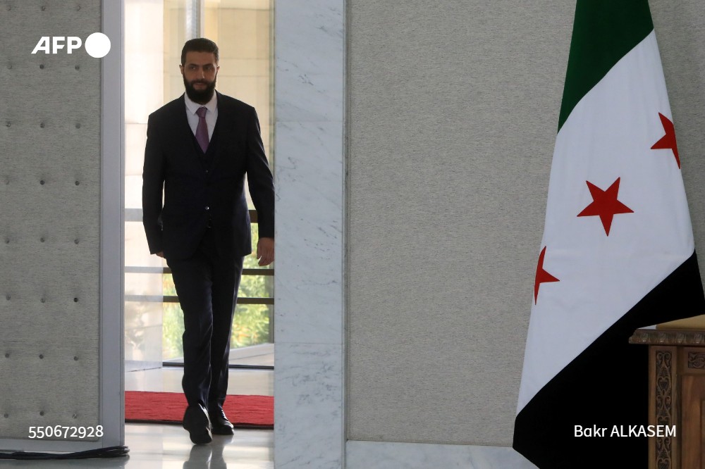 LayalAFP's tweet image. #Syria'sPresident Ahmed al-Sharaa has in 6 months established himself internationally & had crippling #sanctions removed, but still needs to rebuild national institutions, revive the #economy and unite the fractured country.
latest for @AFP: shorturl.at/qabIT