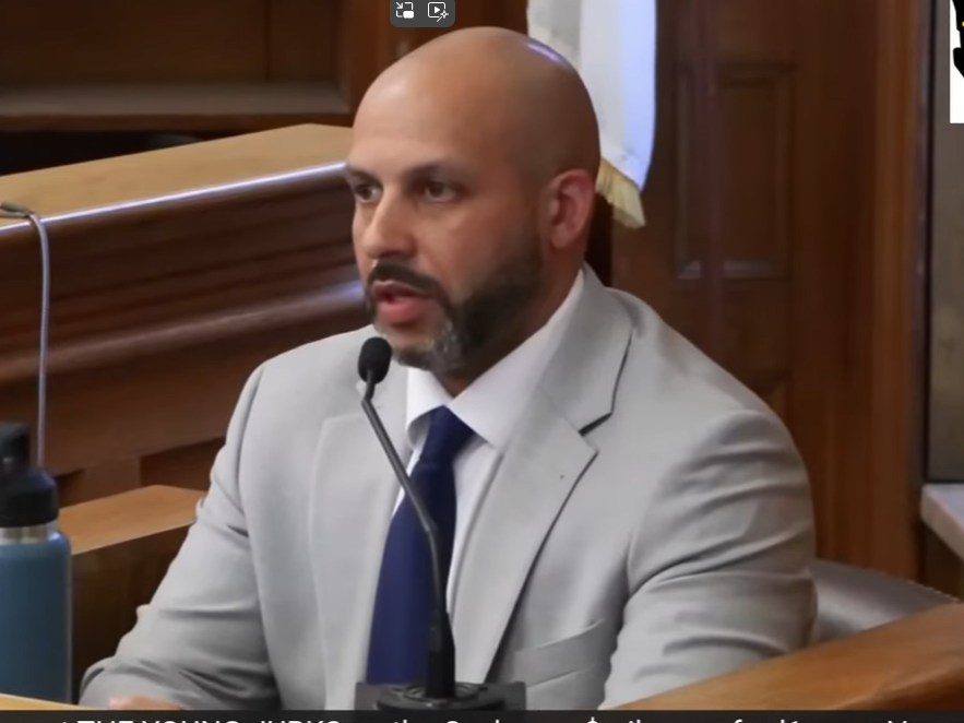 Take note <a href="/bostonpolice/">Boston Police Dept.</a> <a href="/MassStatePolice/">Massachusetts State Police</a> 

This is what a real cop looks like - and how a real cop behaves.