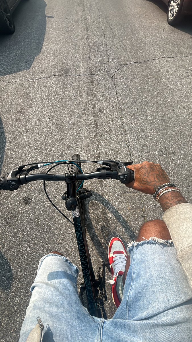 4hoodwolf's tweet photo. whoever took the lock off my shit count ur days😂 hating bitch https://t.co/mpB06gn1pI