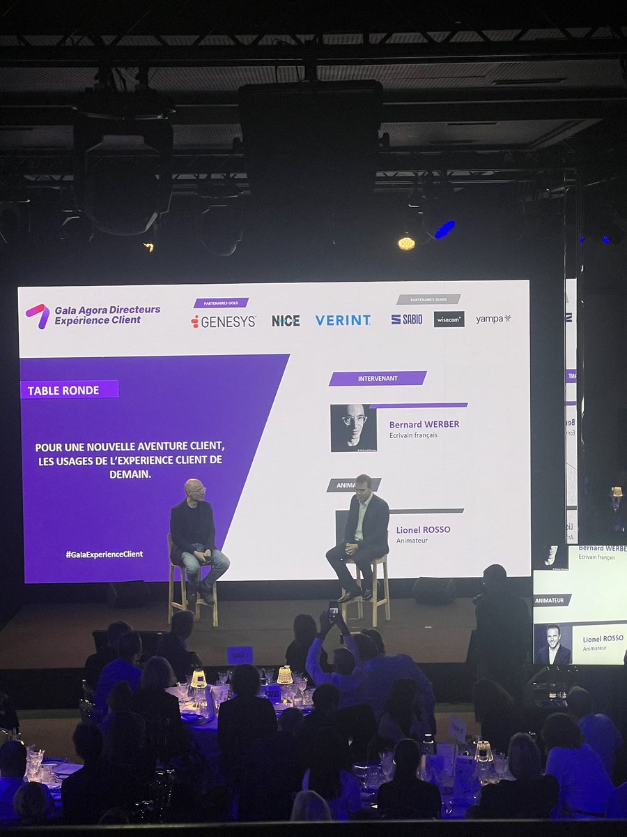 C'est le moment d'entamer notre discussion en table ronde ! Nous donnons la parole à notre
intervenant Bernard Werber, Animée par : Lionel Rosso #GalaExperienceClient