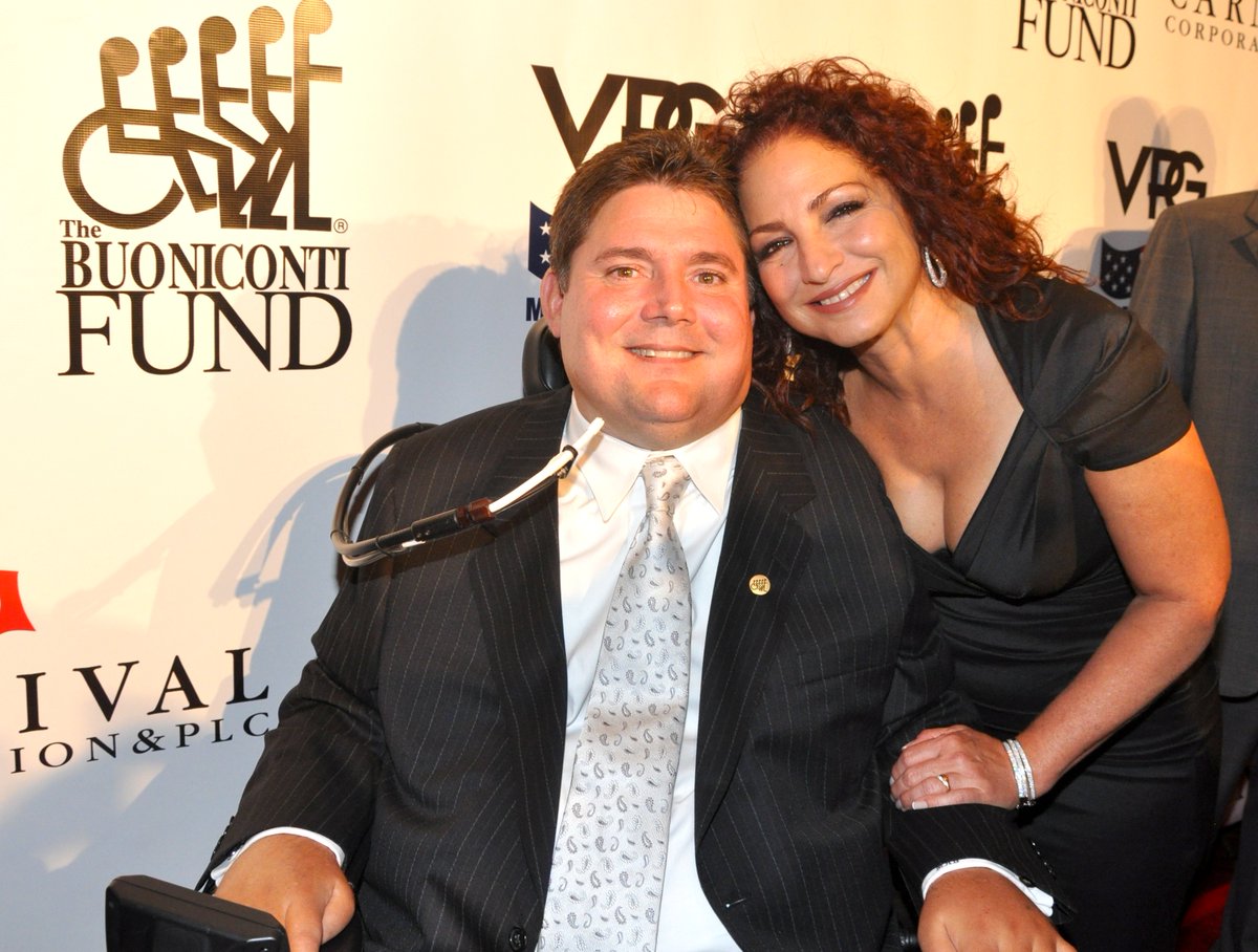 BuonicontiFund's tweet image. Join Gloria Estefan and Bob Costas as they team up to host what the 40th Anniversary of the Great Sports Legends Dinner.
These two icons will join Marc Buoniconti as we honor an unprecedented lineup of in New York City.
Visit: TheBuonicontiFund.com/GSLD40 for more information.