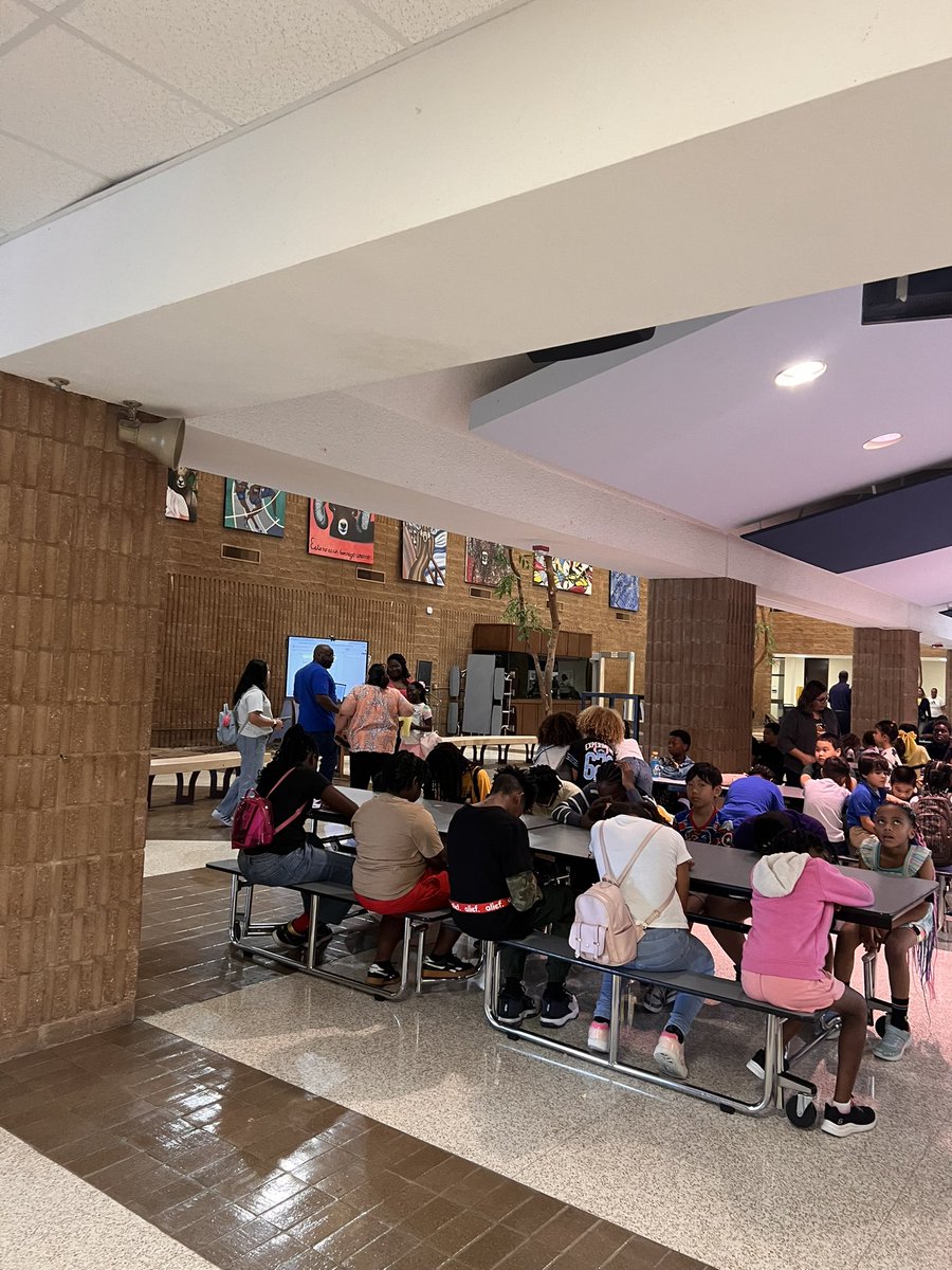 Doors opened early and Summer Fest was in full swing <a href="/AliefISD/">Alief ISD</a> Nothing but summer fun here! #AliefSummerFest #AliefPride #JoinTheFest