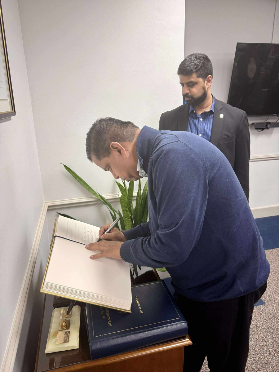 As referenced his press conference, Minister of Public Safety, Gary Anandasangaree was in Cornwall recently. It was a pleasure to meet with him, alongside Police Chief Spowart and A/Deputy Chief Maxwell, to discuss border security and related topics.

#cwlpoli #onmuni #cdnpoli