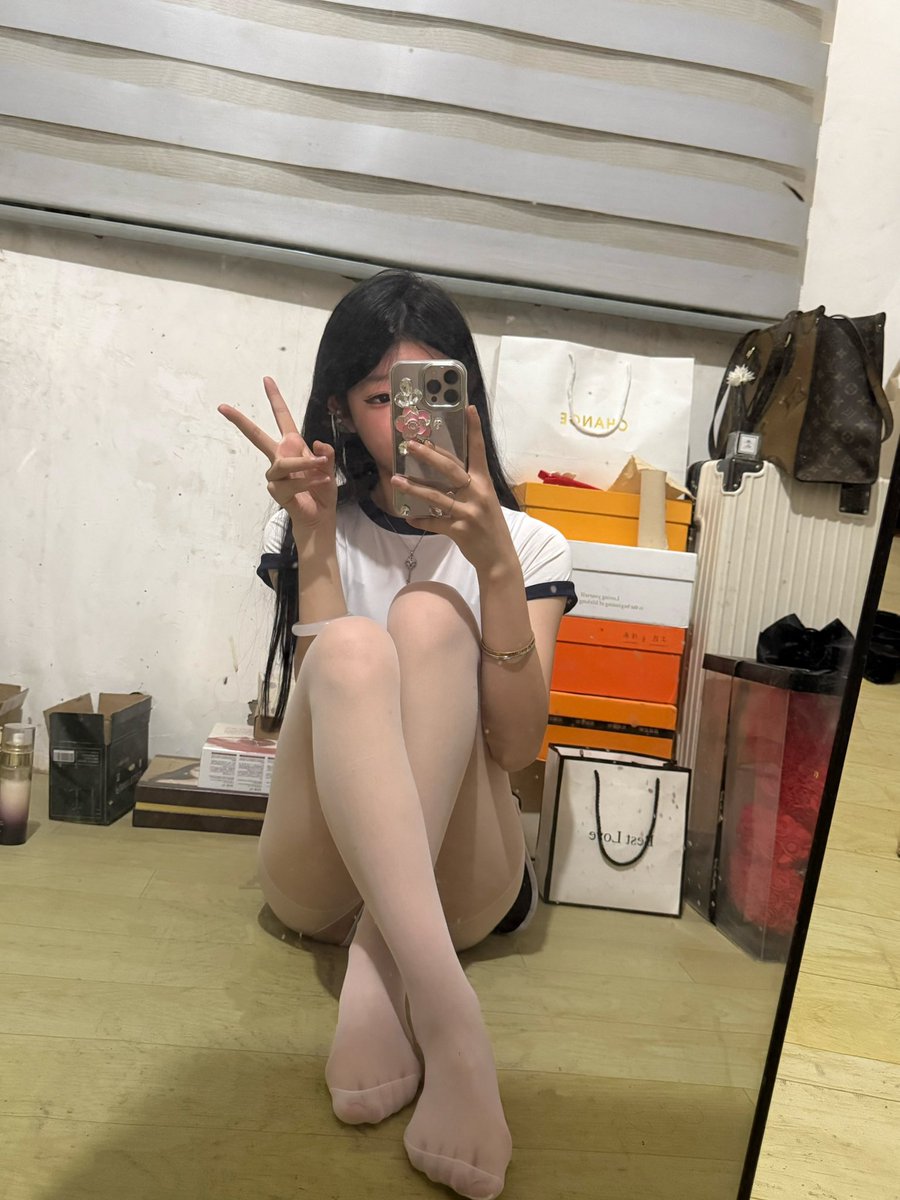 天使 tweet media