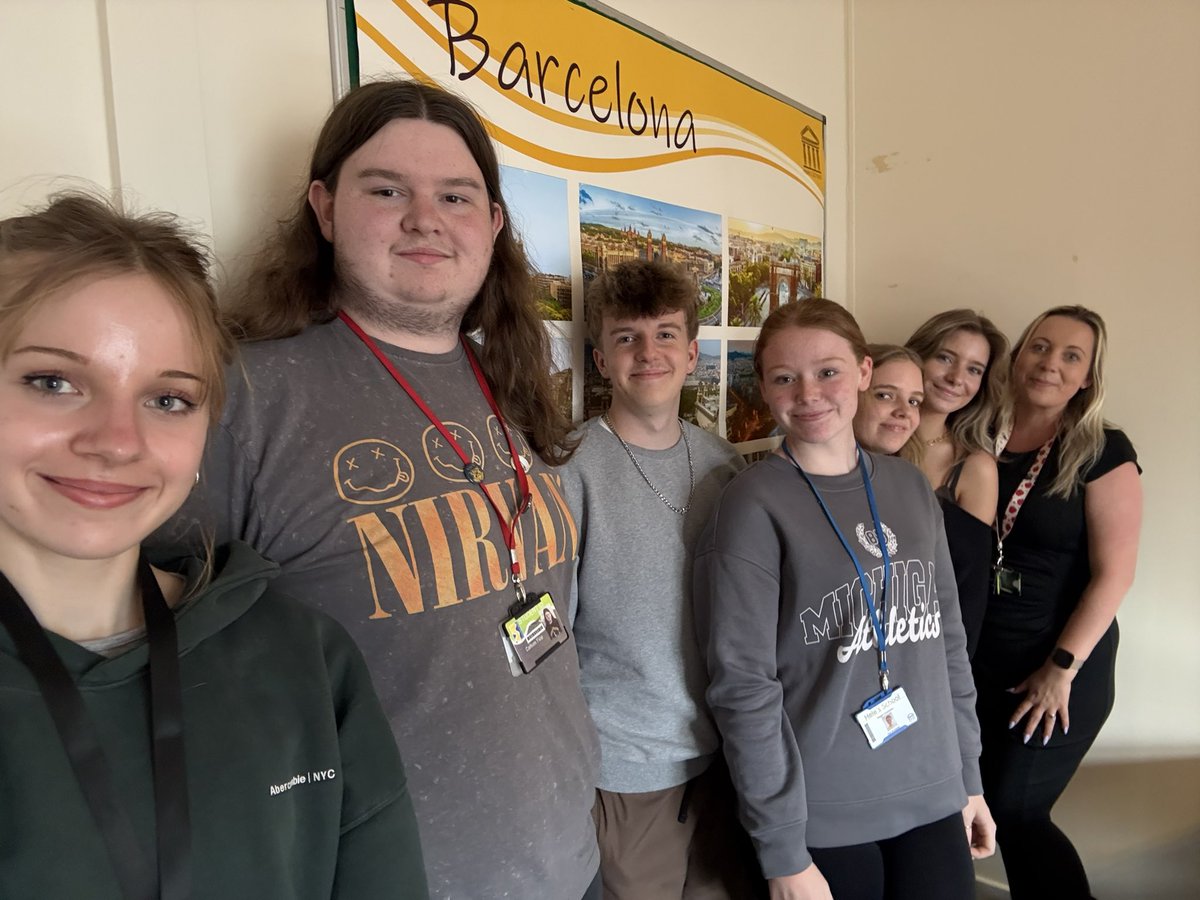 MFLHeles's tweet photo. Last lesson with all of my Y13 Hele’s gang present. Have adored teaching these guys - end of an era! 🇪🇸 https://t.co/2Qvha0ixxm