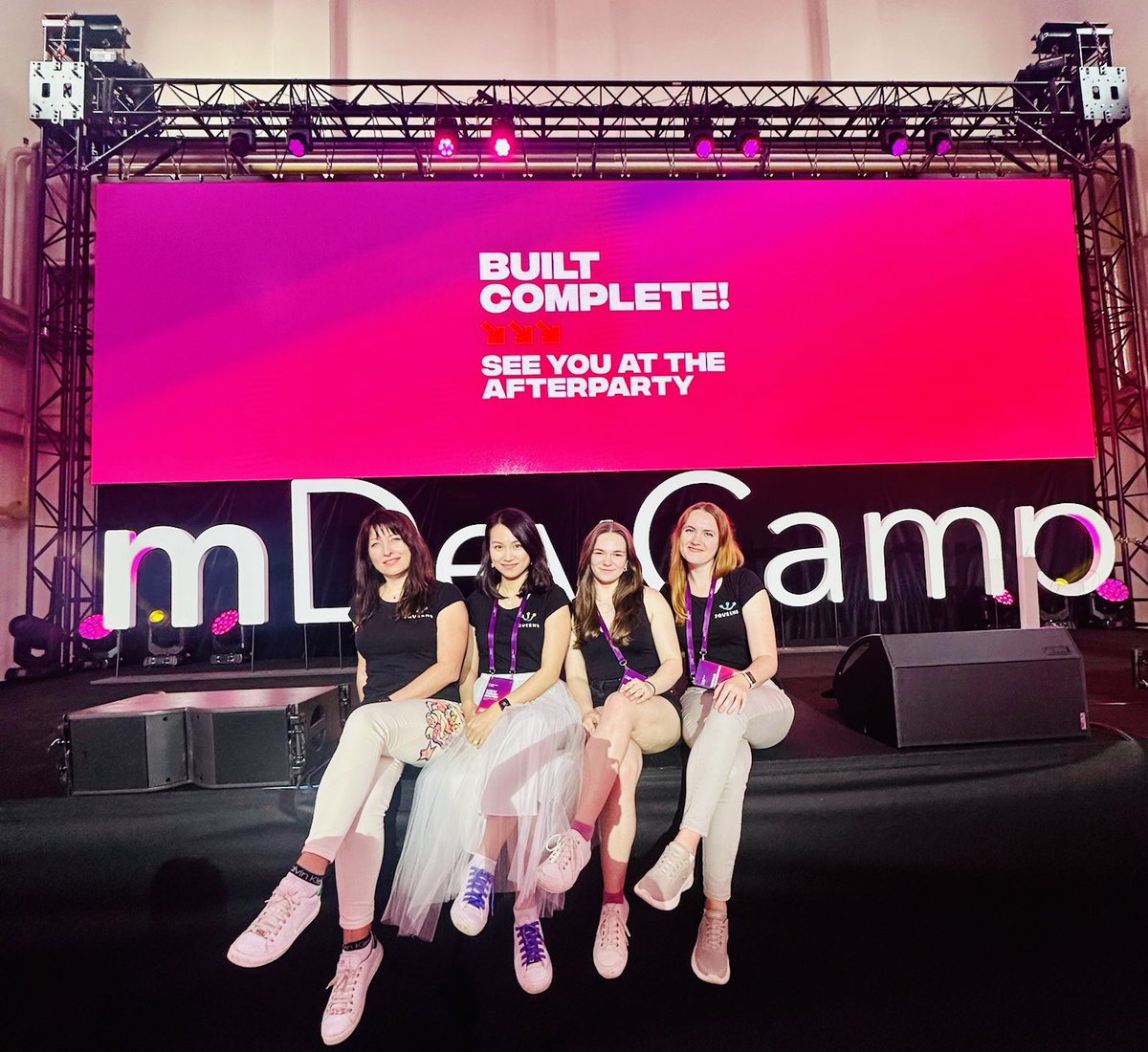 3QueensCZ's tweet photo. Legs to the left.
Legs to the right. 
@mDevCamp here.
Back to the light. 

@nbluuly @dzuzi @JiruNat #mdevcamp2025 #mobile #ios #android #kotlin #futuredapps https://t.co/a0RISY3XWY