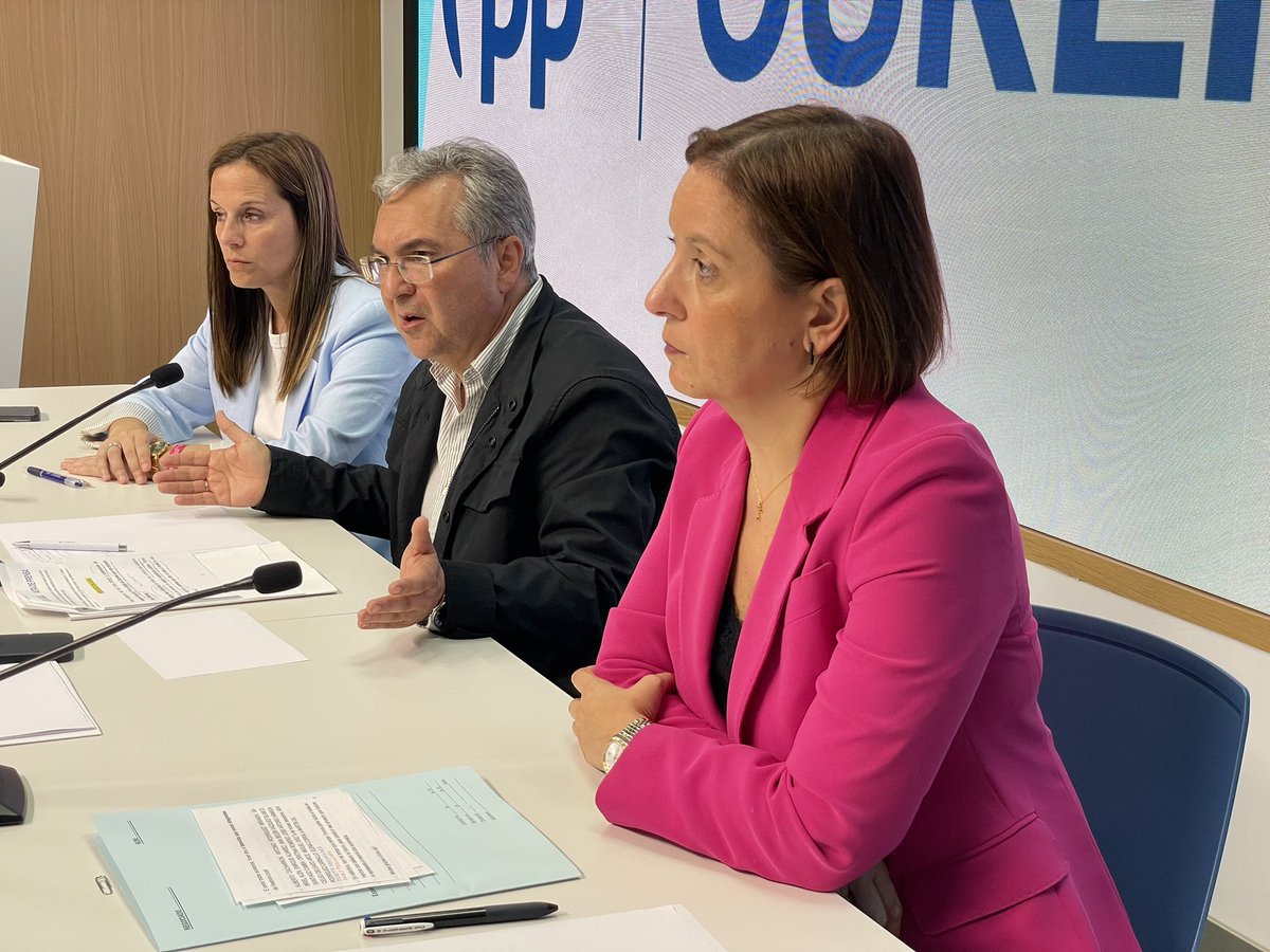 PP da cidade de Ourense (@ppcidadeourense) on Twitter photo A presidenta da xestora local, <a href="/anamendezgil/">Ana Méndez Gil</a>, presenta a nova xestora da cidade, coa incorporación dunha vintena de membros con capacidade e moitas ganas de devolver ao PP o liderado e coa presenza do presidente do PPdeOU, Luis Menor, e a secretaria xeral, Sandra Quintas 👏🏻💙 A presidenta da xestora local, <a href="/anamendezgil/">Ana Méndez Gil</a>, presenta a nova xestora da cidade, coa incorporación dunha vintena de membros con capacidade e moitas ganas de devolver ao PP o liderado e coa presenza do presidente do PPdeOU, Luis Menor, e a secretaria xeral, Sandra Quintas 👏🏻💙