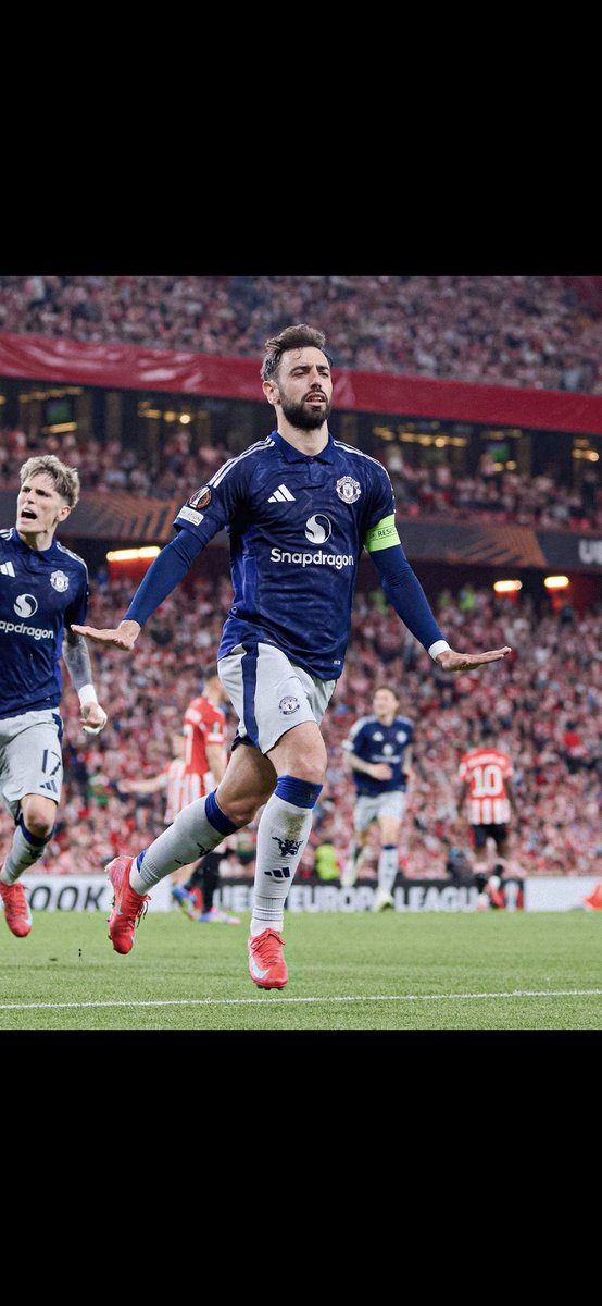 الملك برونو 📸

يرفض أموال ورواتب الهلال الفلكيه 
هذا عاشق يونايتد ❤️