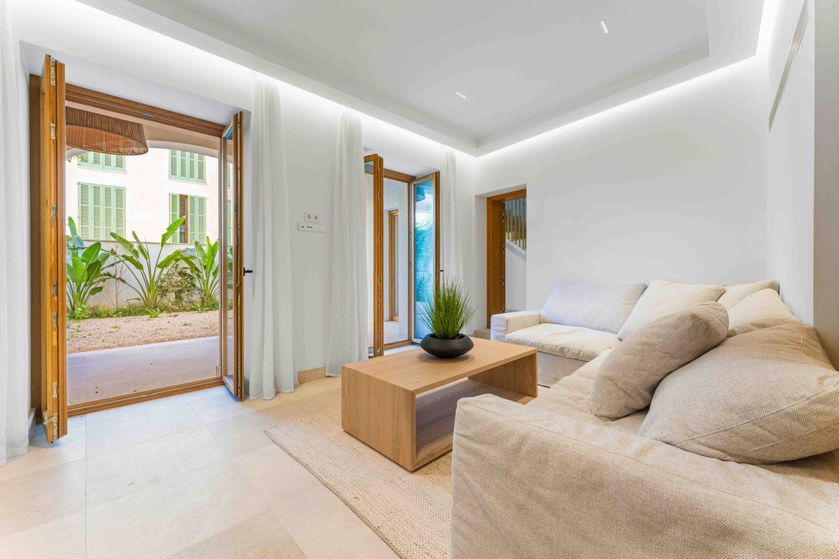 OceanSevenRE's tweet photo. Exclusive Townhouse in Palma Old Town
.
📐 268 m² | 🛏️ 3 | 🛁 3 | 💶 €1,650,000
.
A rare gem with 268 m² of elegant living space in the heart of Palma’s Old Town – unmatched comfort &amp; opportunity.
–––
ʟɪɴᴋ ɪɴ ʙɪᴏ | Ref. 1547
https://t.co/Q3bTXacx5z https://t.co/gLHfiaeQi3