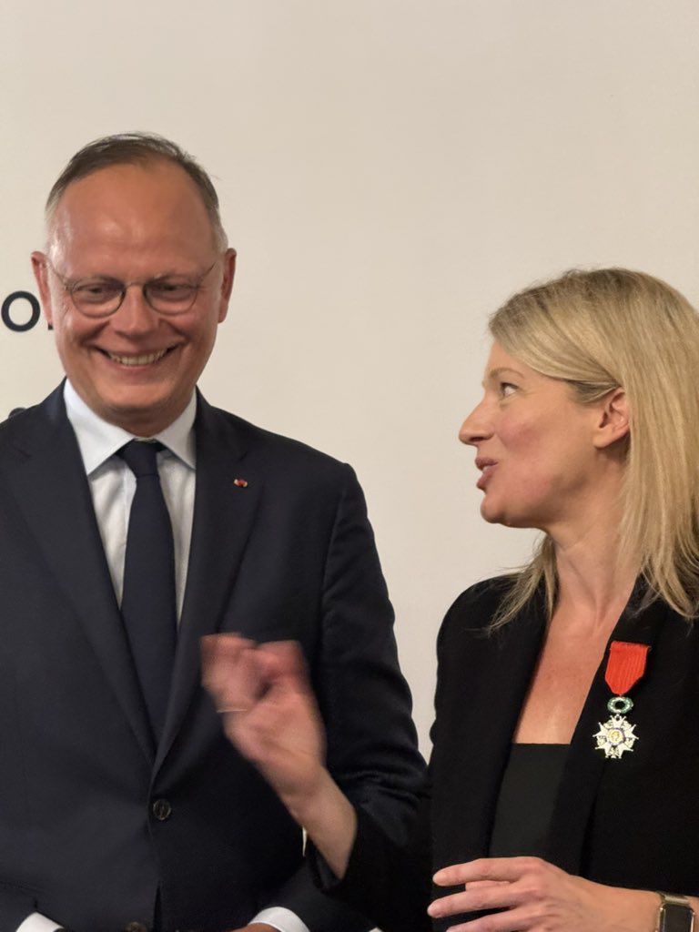 Jean Moulliere (@jeanmoulliere) on Twitter photo 🎖️ Remise ce soir des insignes de Chevalier de la Légion d'honneur à <a href="/b_abba/">Berangere Abba</a> par <a href="/EPhilippe_LH/">Edouard Philippe</a> ! Félicitations chère Bérangère ! 🎖️ Remise ce soir des insignes de Chevalier de la Légion d'honneur à <a href="/b_abba/">Berangere Abba</a> par <a href="/EPhilippe_LH/">Edouard Philippe</a> ! Félicitations chère Bérangère !