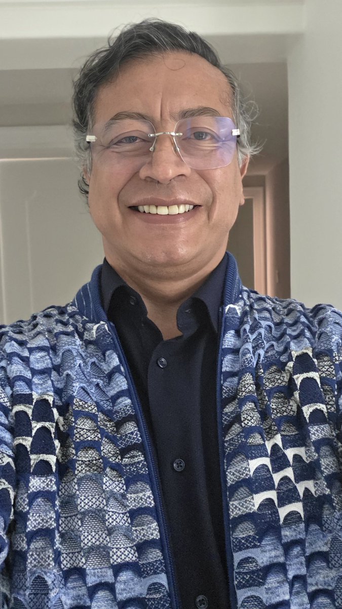 Me han matado los amigos de la extrema derecha como 17 veces en mi gobierno. En sus trinos solo se expresa el odio y sus deseos, porque me quieren muerto.

Pero hay una muerte peor, que es la moral. Lo que acaba de hacer la extrema derexha guatemalteca: Nazi, y genocida,