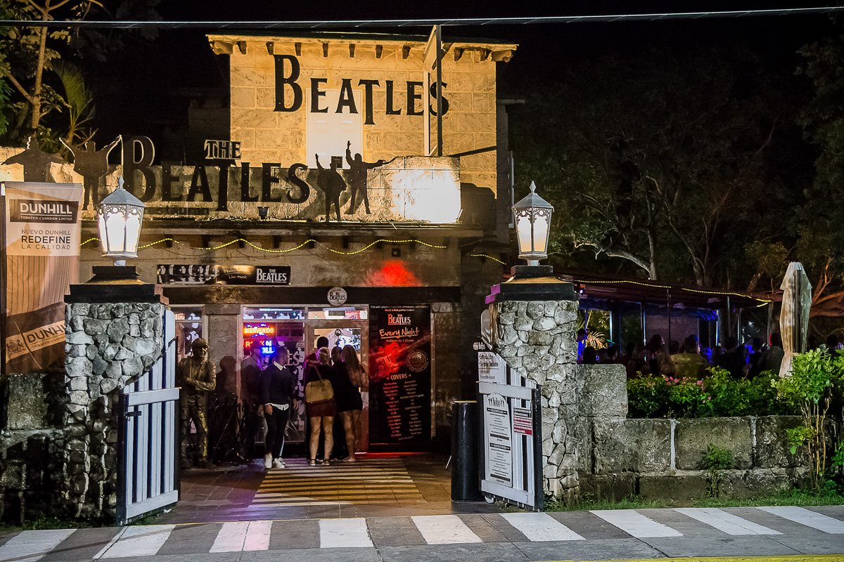 🎶 Ven a disfrutar de una experiencia  única en el Centro Nocturno Los Beatles, donde la música y el ambiente  se fusionan para crear momentos inolvidables.
¡Te esperamos para vivir la magia de la noche en un ambiente lleno de buena vibra!🍹
#VaraderoTravel #CubaUnica #Matanzas