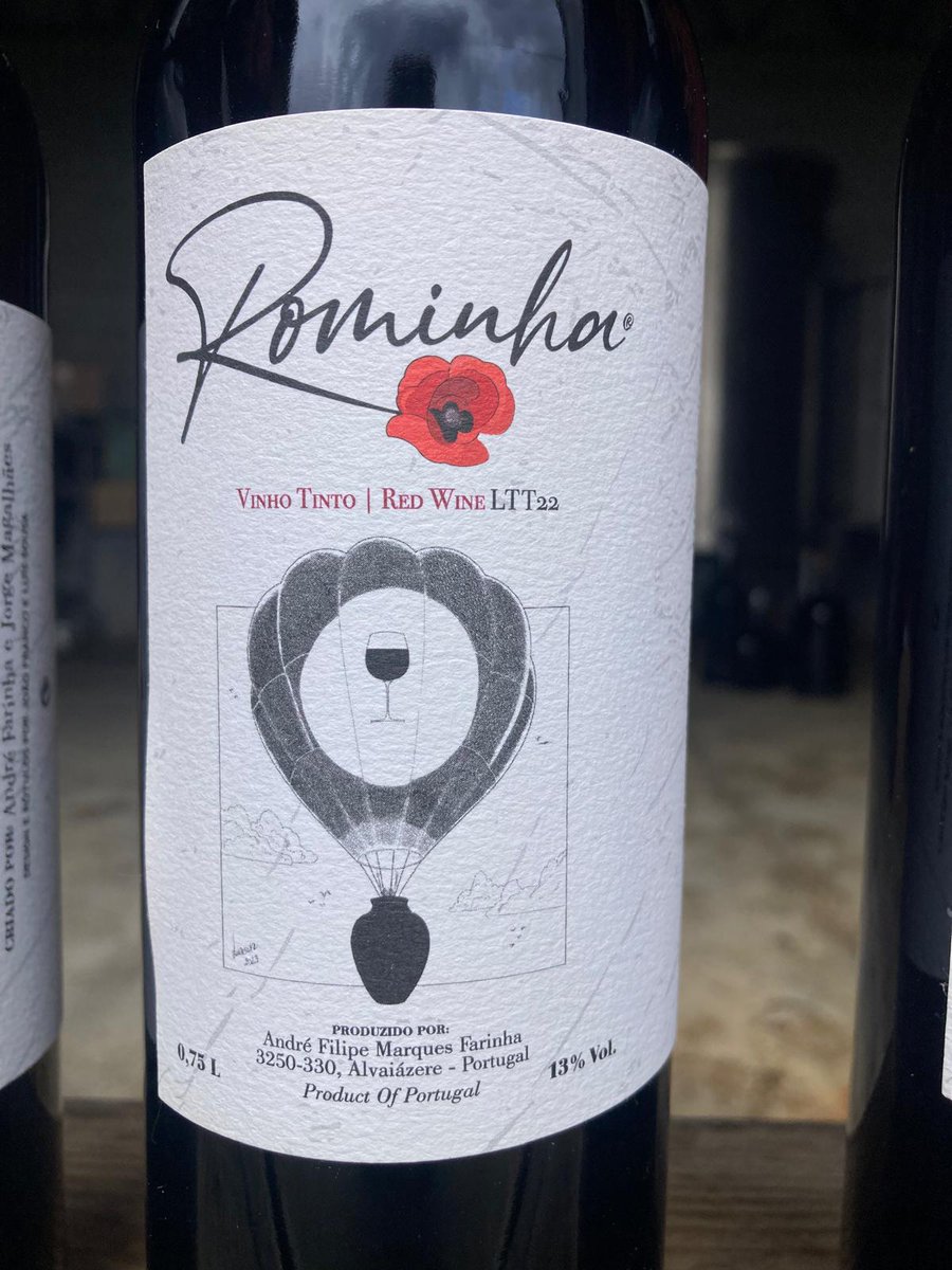 Nothing2say14's tweet photo. Two years ago, André, ask me if there was a possibility to do illustrations for his wine "Rominha". I did accepted the challenge, and this is the result.  @rominha_wines  #wine #illustration #blackandwhite #drawing #digitalart #clipstudiopaint #wacom https://t.co/QIM4bBK9nj