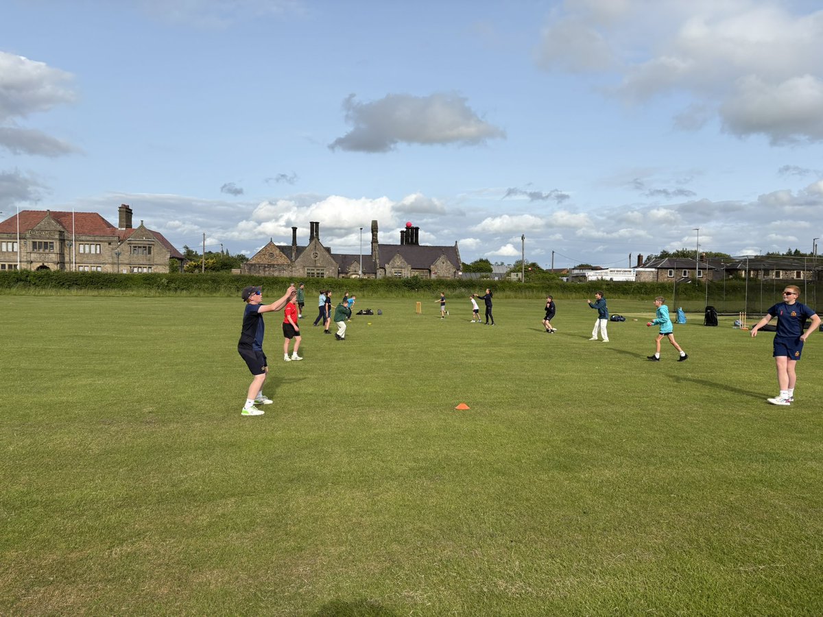 mshaw_coaching's tweet photo. Brilliant session tonight for @Chirkyouthcc. Great to see so many there having fun and improving. https://t.co/JDPsoS0Jub